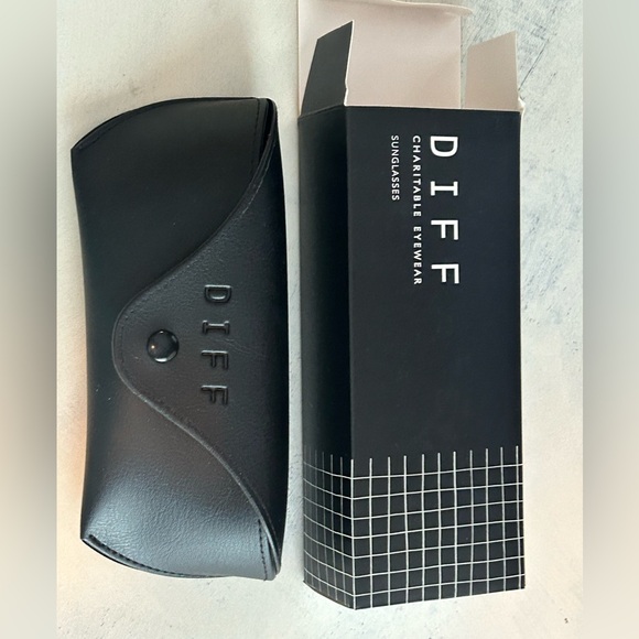 BREE - GOLD + BROWN GRADIENT + POLARIZED SUNGLASSES - Picture 11 of 11